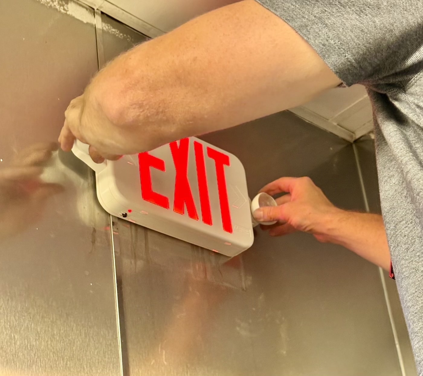 Exit Sign Installers in Chicago
